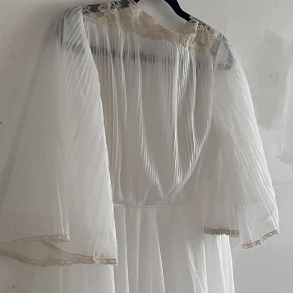 Vintage ivory and cream sheer full length Chemise - Picture 12 of 13